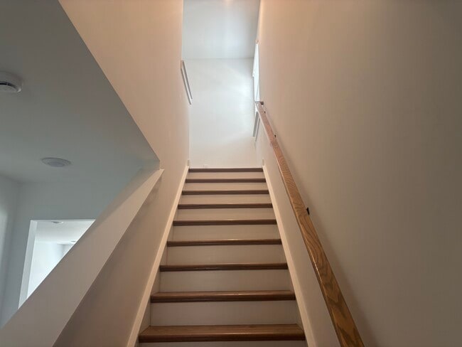 Building Photo - 484 Ml Pk Wy