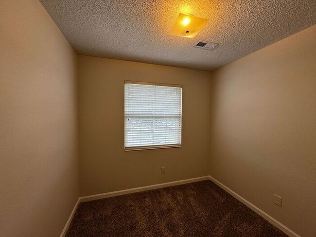 Building Photo - Townhome with attached garage near Tech Corridor and Research Park
