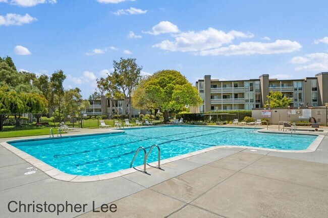 Building Photo - 1081 Beach Park Blvd