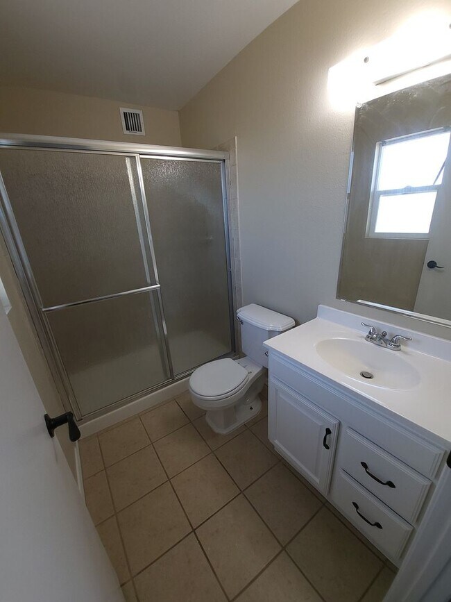 Building Photo - EXCELLENT HOME WITH MOUNTAIN VIEWS!