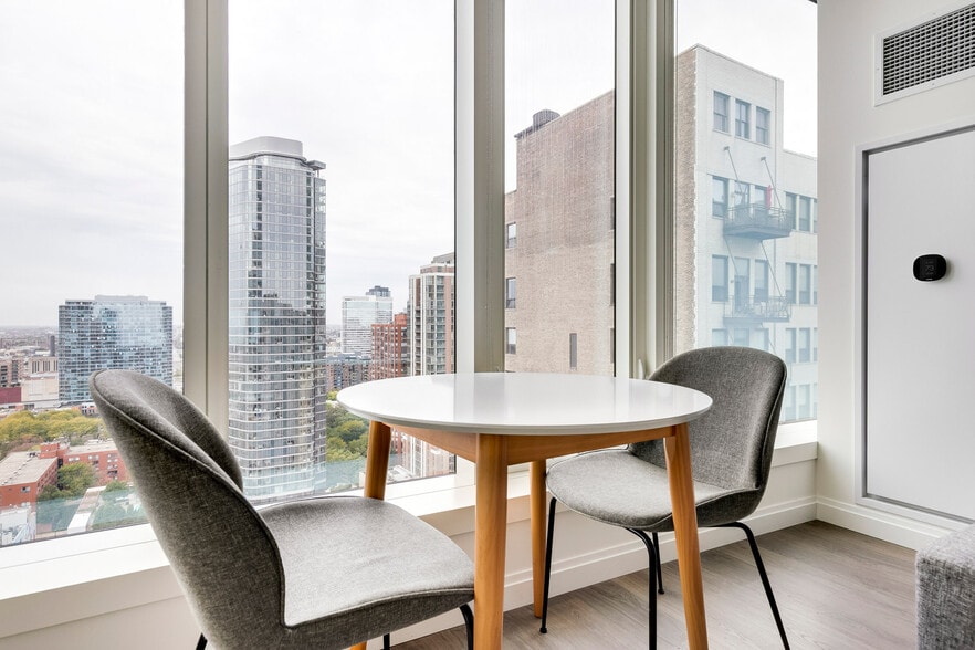 Building Photo - 1000 S Michigan Ave