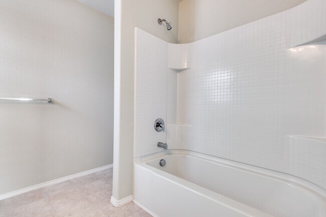 Building Photo - 1413 Lone Pine Dr