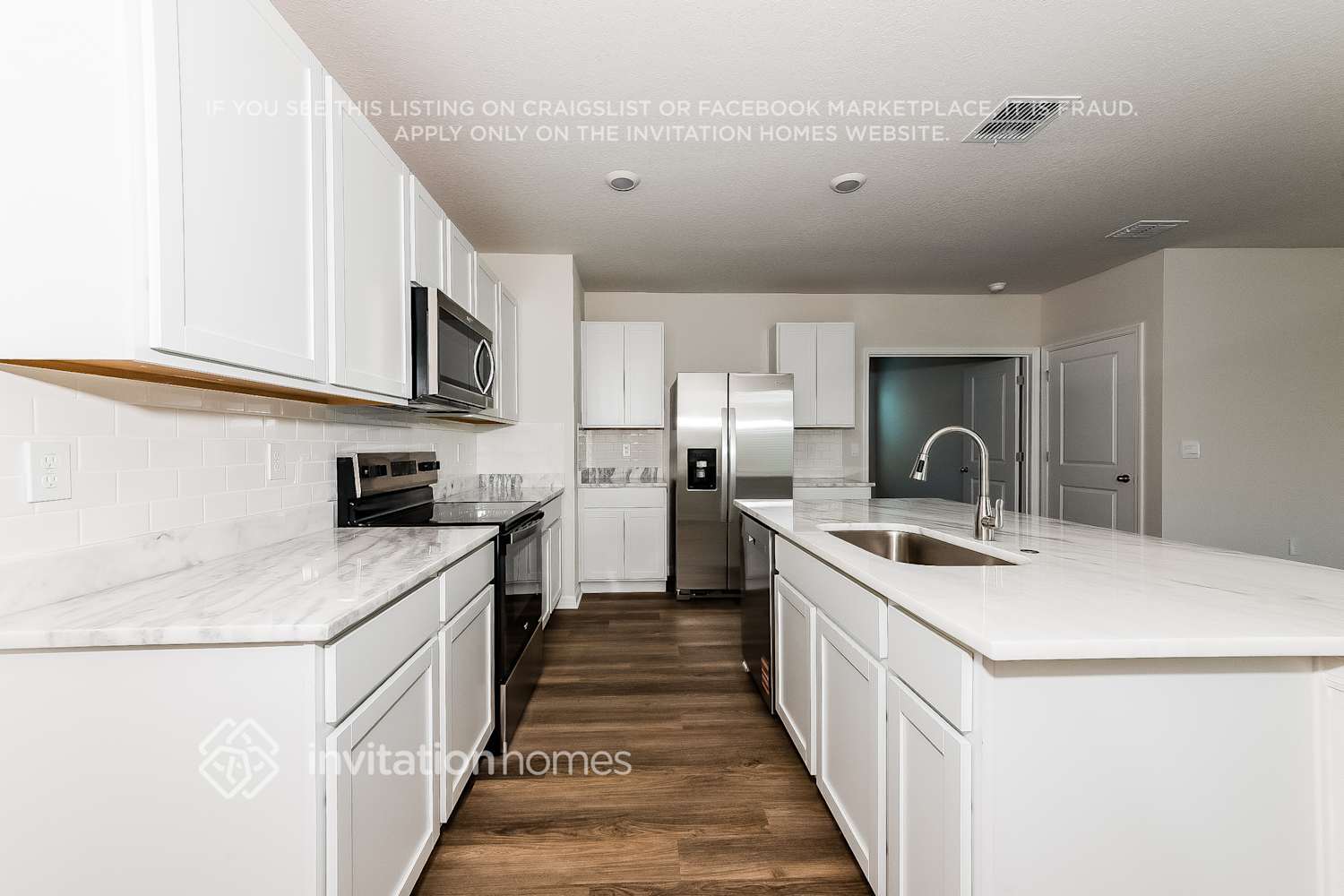 Building Photo - 8025 Majestic Palms Ct