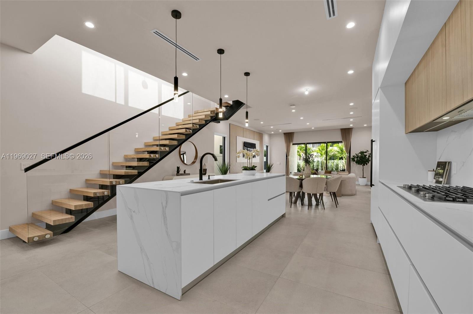 Building Photo - 920 NE 17th Ave