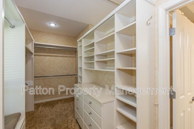 Building Photo - 6910 Logan Pl