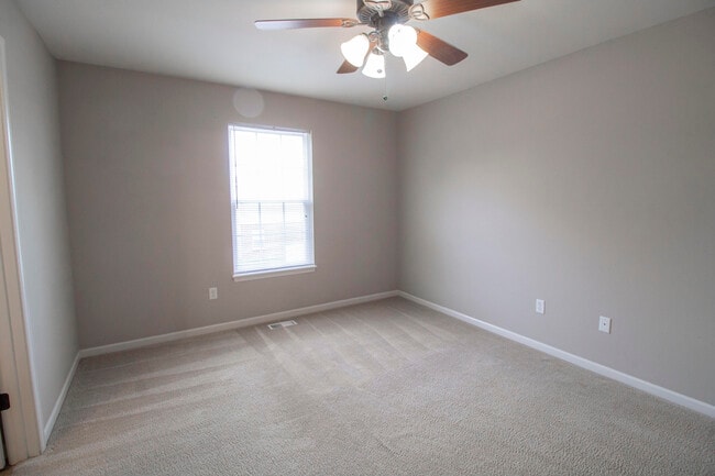 Building Photo - 5000 Derby Ridge Dr