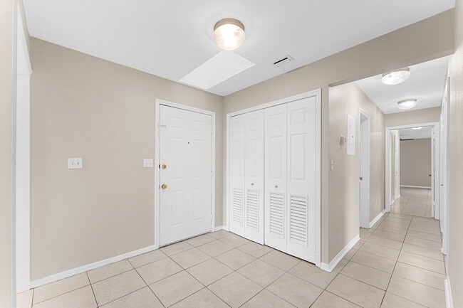 Building Photo - 1593 Cabot Ln