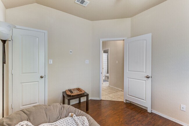 Building Photo - 3-BEDROOM, SINGLE STORY HOME IN CANDLEWOOD...