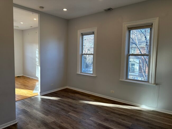 Building Photo - 2451 N Marshfield Ave