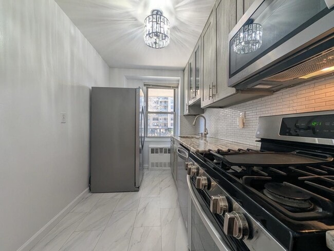 Building Photo - 225 ST PAUL Ave