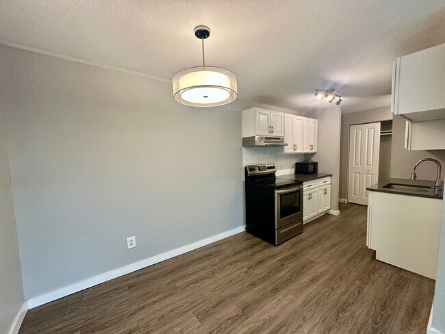 Building Photo - 111 Sherbrooke Ave