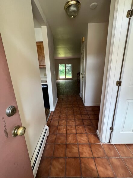 Building Photo - 70 Longmeadow Village Rd