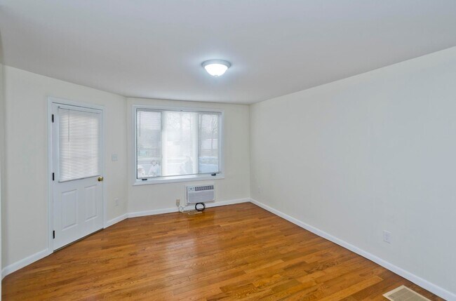 Building Photo - 181 State St