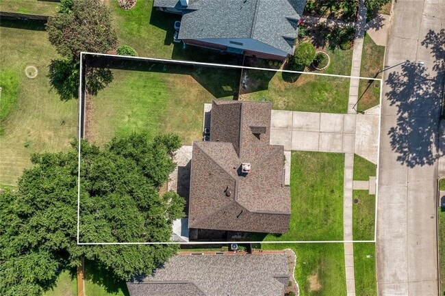 Building Photo - 23111 Red River Dr