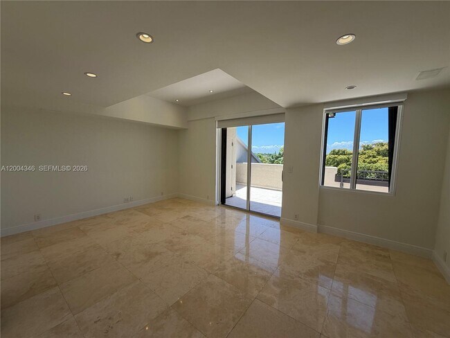 Building Photo - 151 Crandon Blvd