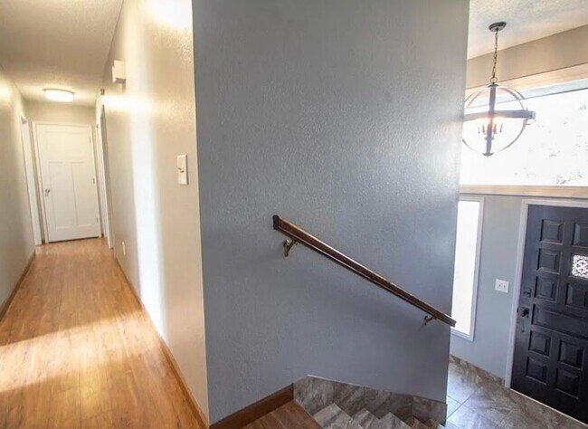 Building Photo - Spacious 4 Bed / 3 Bath Home – Great for Roommates!