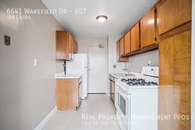 Building Photo - 6641 Wakefield Dr