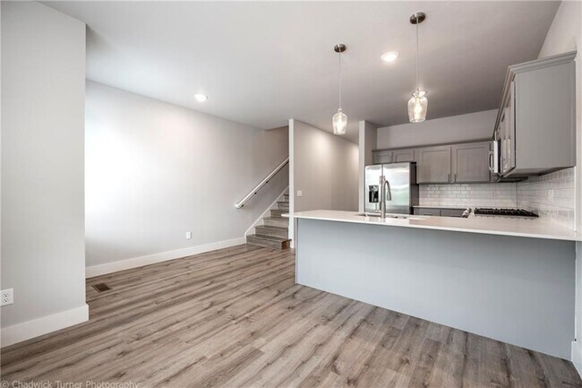 Building Photo - 1512 N Gregg Ave