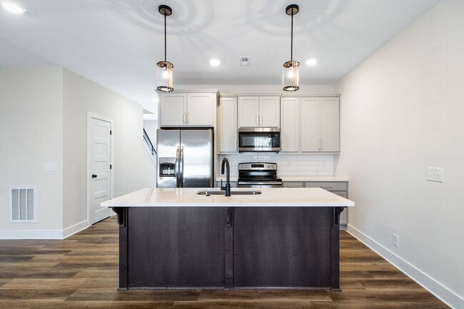 Building Photo - 117 Old Excell Rd