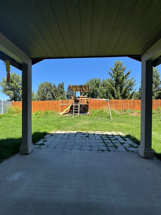Building Photo - Spacious 5-Bedroom Home with Bonus Living ...