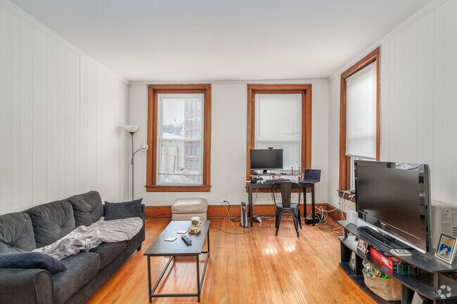 1BR, 1BA - 610SF - Living Room - 318 E Seneca, LLC