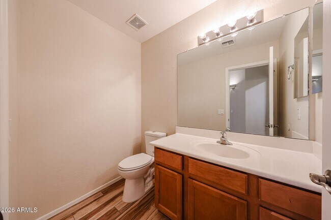 Building Photo - 9043 W Fullam St