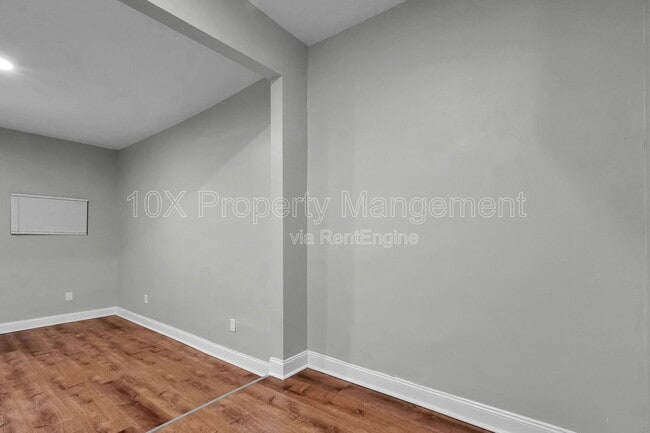 Building Photo - 556 E Whittier St