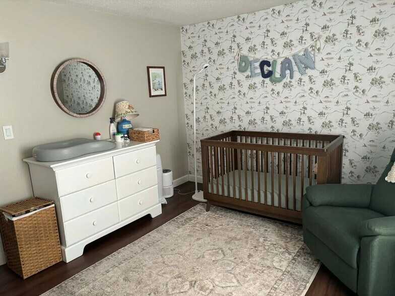 Building Photo - 861 Main St