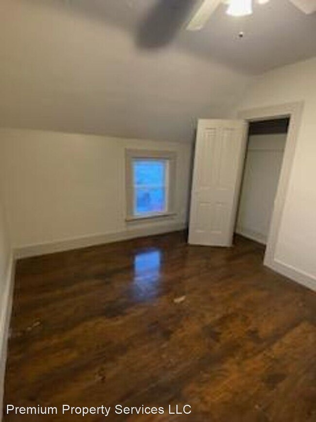 Building Photo - 3 br, 1 bath House - 1121 Oak Street