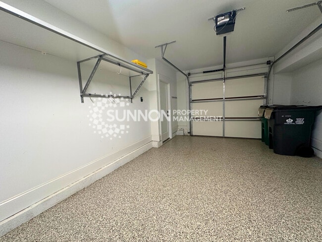 Building Photo - Modern 3-Story Townhome in the Heart of Plaza-Midwood - Walk to Everyt