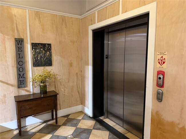 Building Photo - 127 Dauphin St