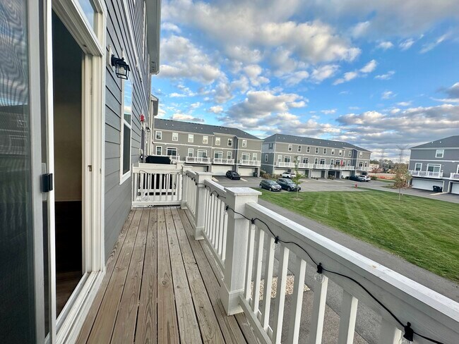 Building Photo - 503 Acadia Ave