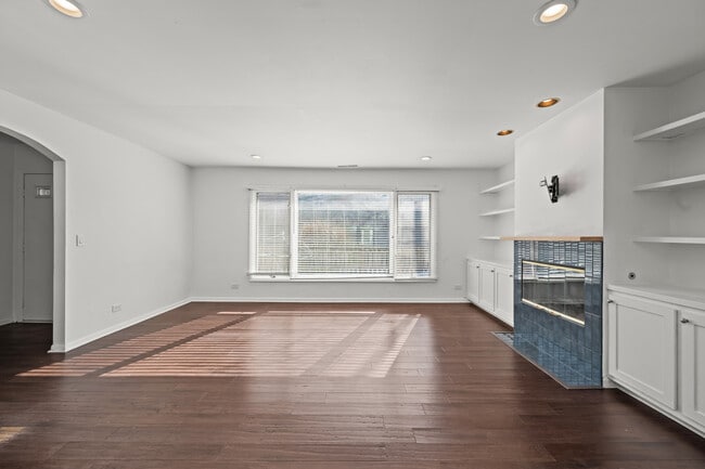 Building Photo - 523 Elm St