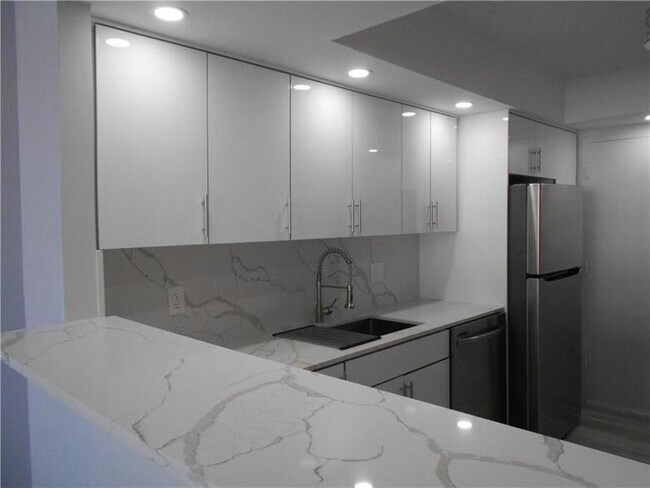 Primary Photo - 1301 NE Miami Gardens Dr