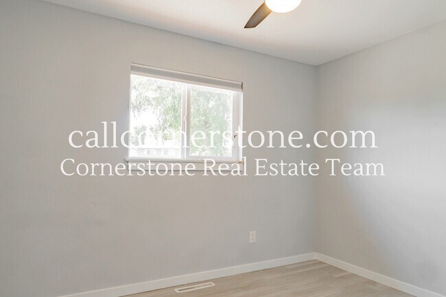 Building Photo - 935 Hayden Dr