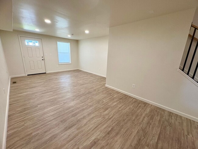 Building Photo - 518 E Cumberland St