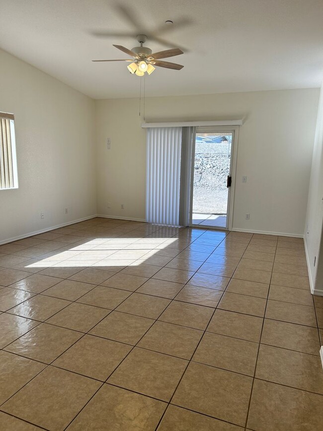Building Photo - 3133 Applewood Dr