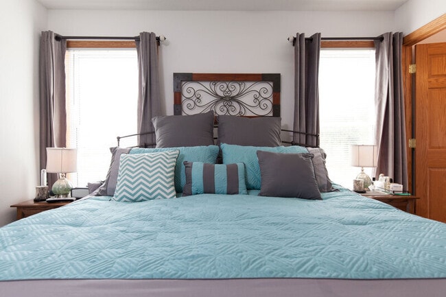 Building Photo - 924 67th Ave