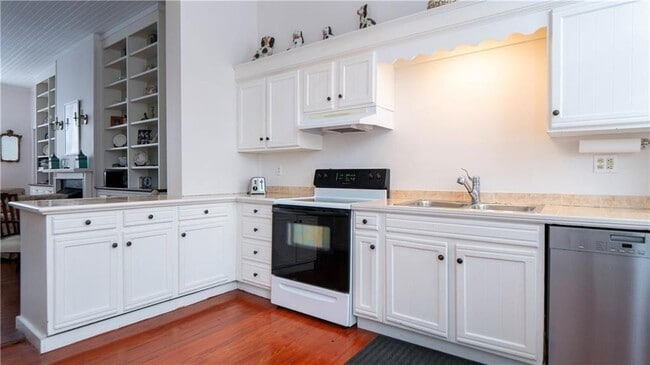 Building Photo - 167 Coggeshall Ave