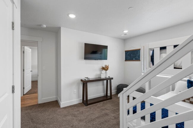 Building Photo - 394 N 400 E