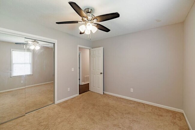 Building Photo - 145 VFW Dr