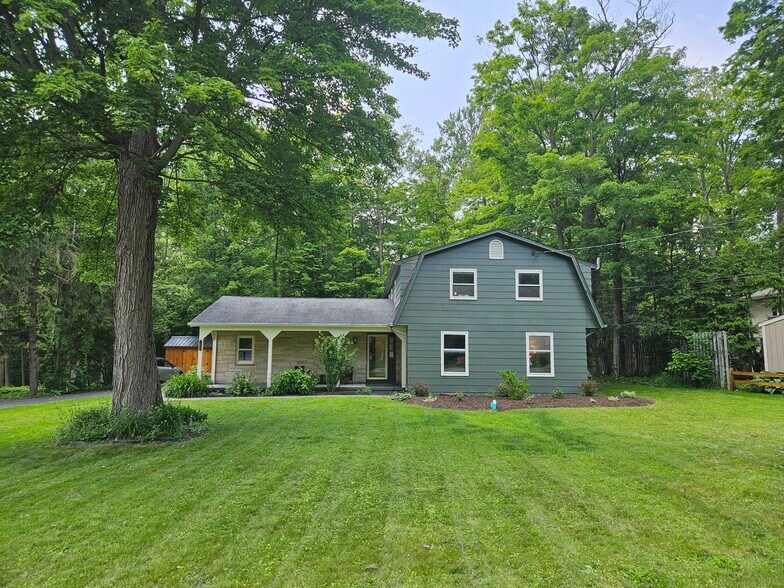 Primary Photo - 7066 East Ln