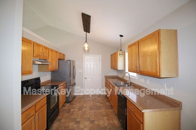 Building Photo - 305 Noonday Ct