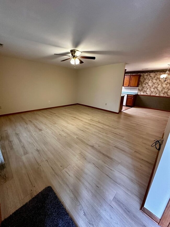 Building Photo - 3 Bedroom Home with Workshop in Boonville