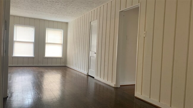 Building Photo - 4420 Roseland St