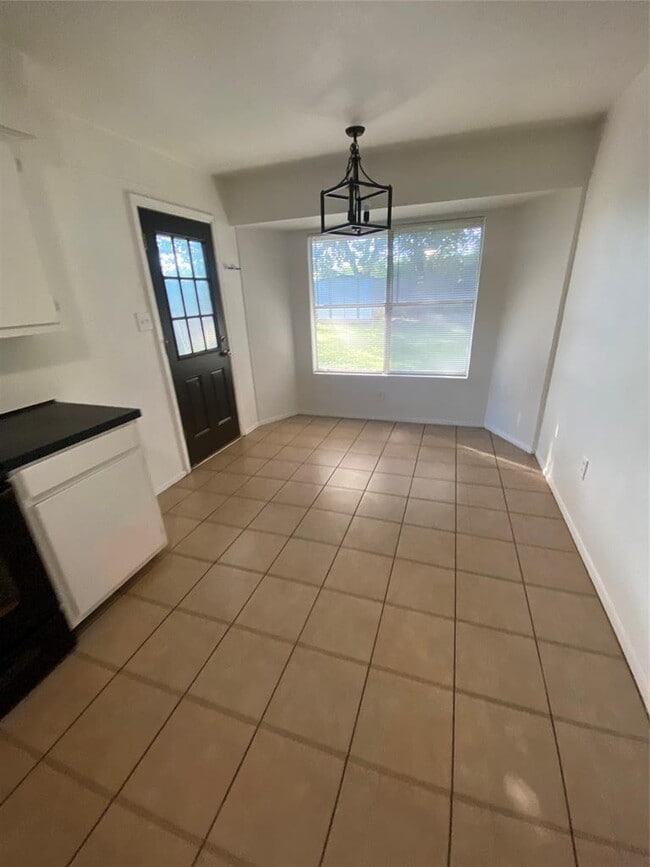 Building Photo - 1508 No Mor Cove