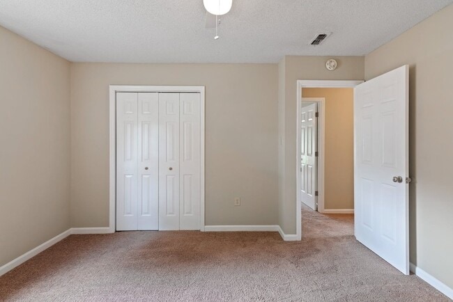 Building Photo - 4410 Goshen Lake Dr S