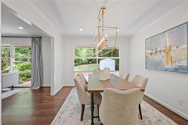 Building Photo - 2800 Mornington Dr NW