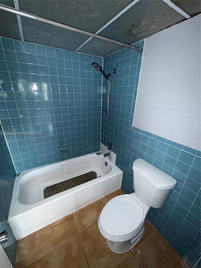 Building Photo - 6960 Miami Gardens Dr