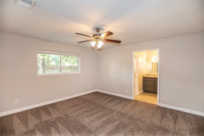 Building Photo - 802 Wavecrest Ln